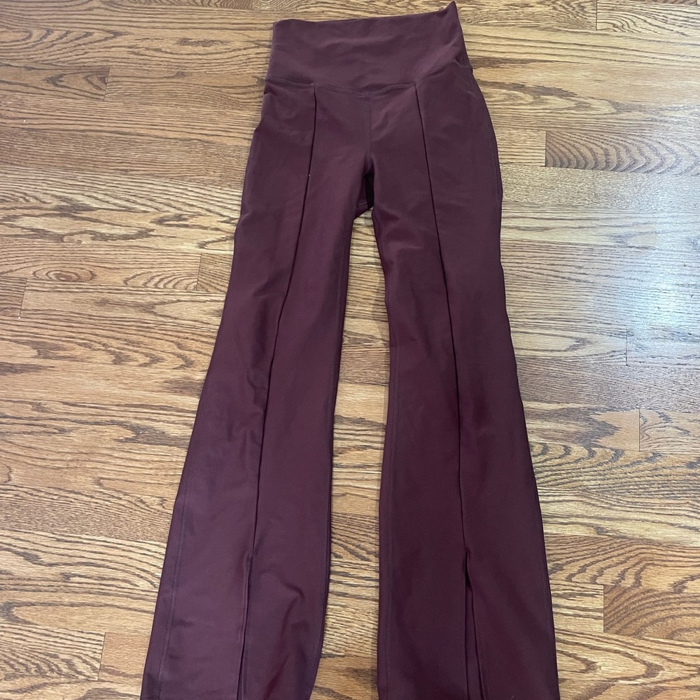 Women's High-Waisted Burgundy Pants Abercrombie small short